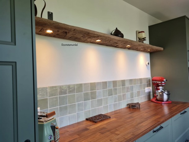 Wandplank met spots